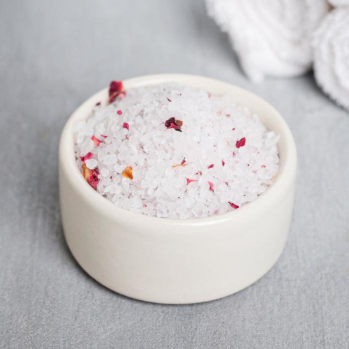 Расслабляющая соль для ванны «Вдохновляй красотой» с лепестками розы - 370 гр. фото 2