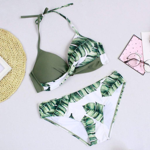 Женский зелено-белый раздельный купальник с растительным принтом фото 6