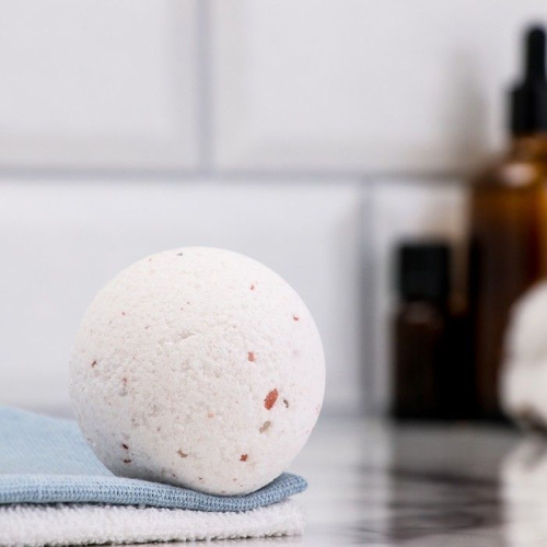 Бомбочка для ванны из гималайской соли с эфирным маслом мяты - 140 гр. фото 2
